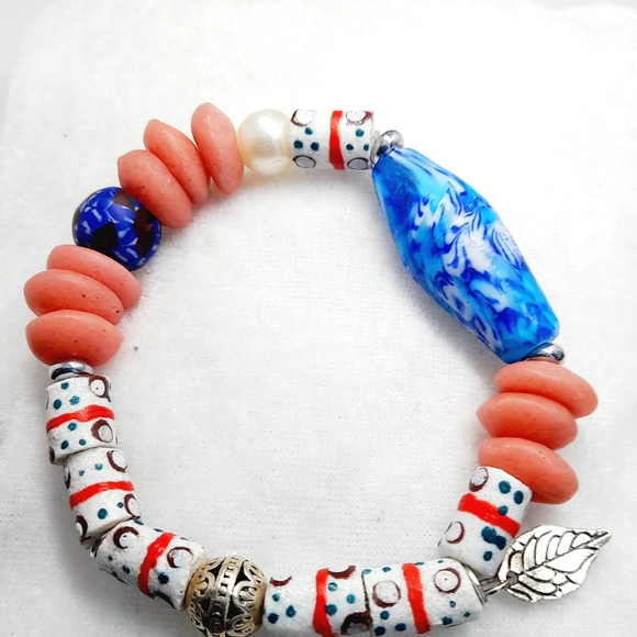 New handmade beaded bracelet - Picture 4 of 5